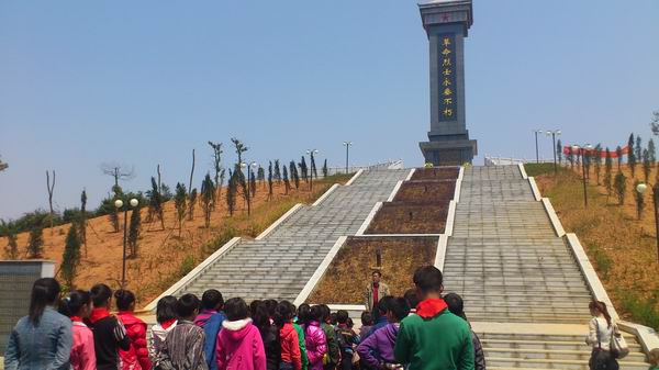 蔡锷乡清水小学到松坡公园缅怀先烈